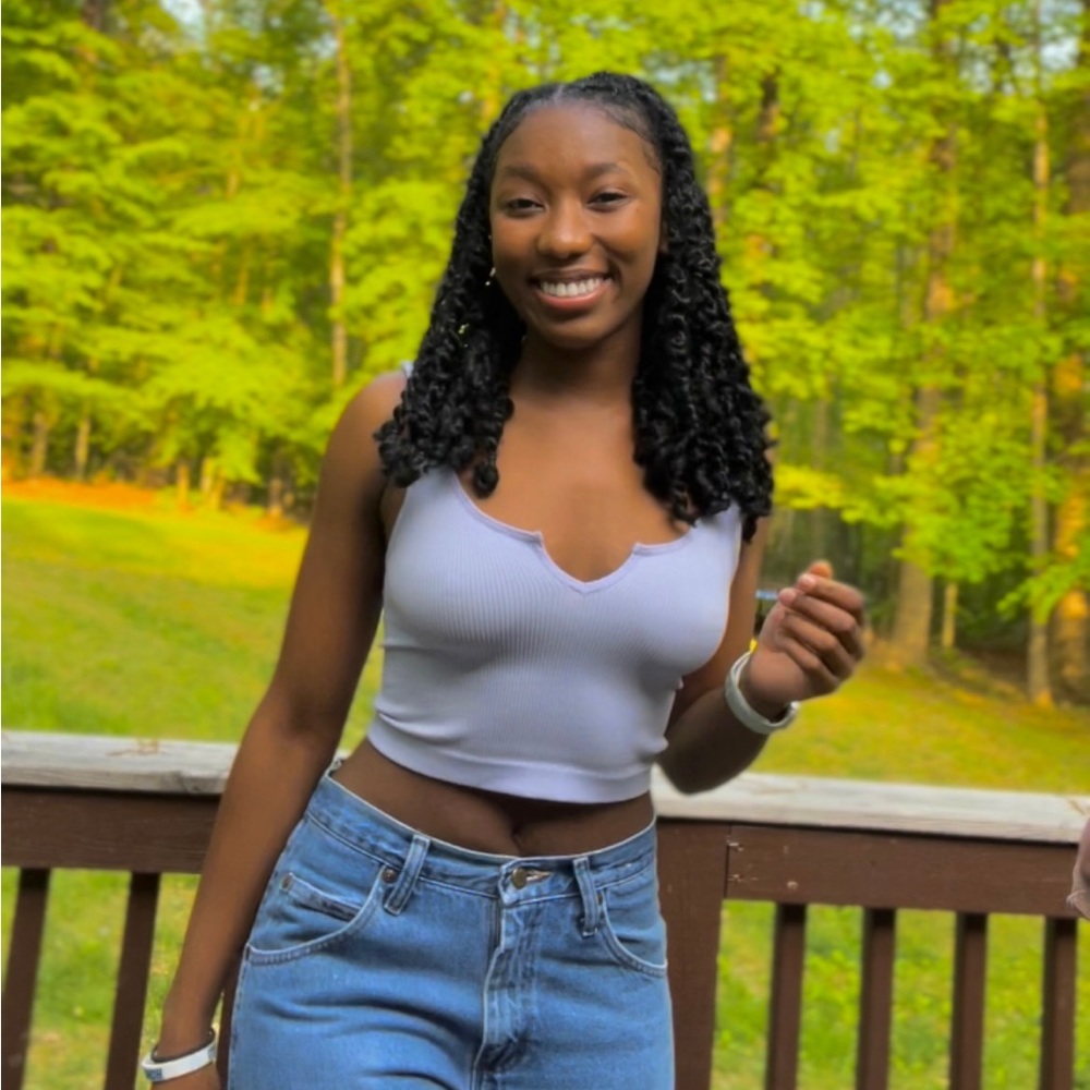 Meet your Posher, Allisha